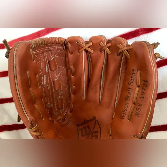 EUC, WILSON BASEBALL / SOFTBALL GLOVE. R-throw. - Picture 2 of 16